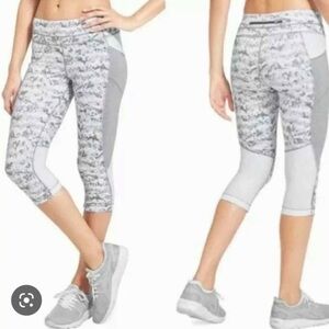 Athleta be free knicker crop leggings Capri dapple grey mesh panel size small